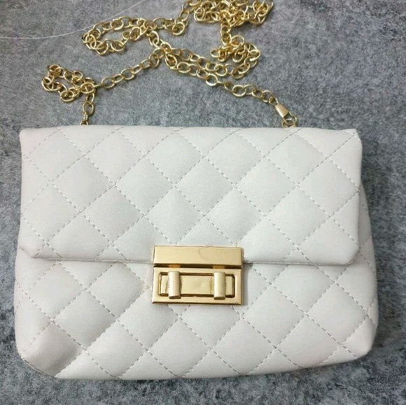 Quilted Chain Crossbody or clutch bag - Picture 8 of 14